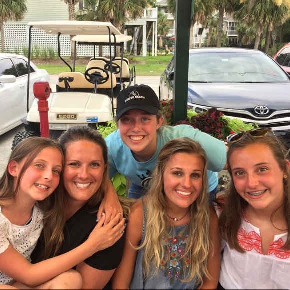 Meet your Posher, Addison - Picture 1 of 1